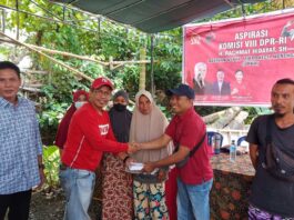 Anggota DPR RI Rachmat Hidayat Salurkan Bantuan UMKM untuk Dua Kecamatan di Lombok Timur