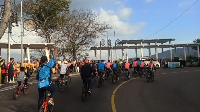 Wisata Sambil Olahraga, Ribuan Pesepeda Ramaikan Senggigi Cycling Day