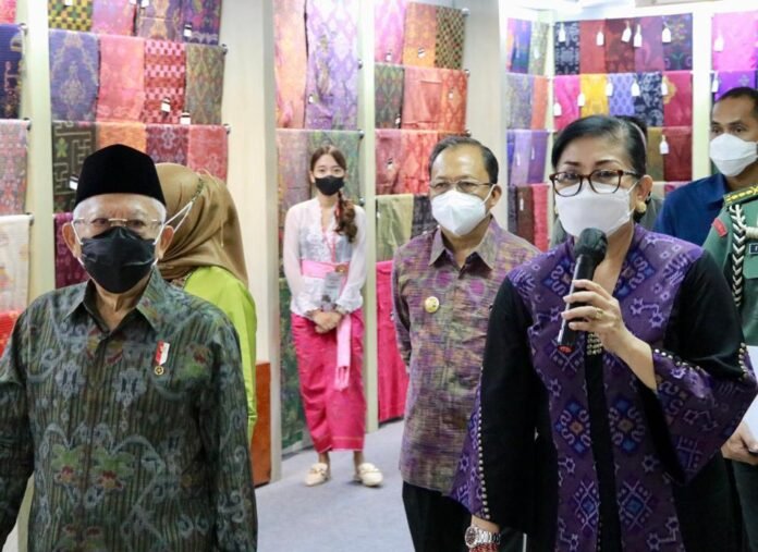 Wapres Ma’ruf Amin Apresiasi Gubernur Koster dan Putri Koster Saat Kunjungi Pameran IKM Bali Bangkit