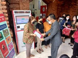 Tingkatkan Pelayanan, Walikota Jaya Negara Launching Mesin ADM Desa Tegal Harum