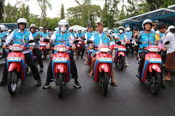 Menteri ESDM Beri Gubernur Wayan Koster Penghargaan, Canangkan Bali Sebagai Provinsi Bebas Emisi