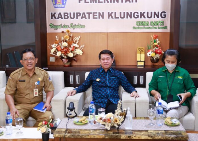 Bupati Suwirta Minta Perbekel Dampingi Enumerator dalam Proses Input Data UMKM