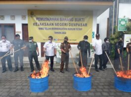 Wawali Arya Wibawa Hadiri Pemusnahan Barang Bukti Tindak Pidana di Kejari Denpasar