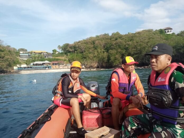 Tim SAR Cari WNA Inggris yang Hilang Saat Snorkeling