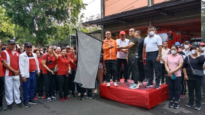 Peringati World Walking Day 2022, Jaya Negara Buka Jalan Sehat di Car Free Day