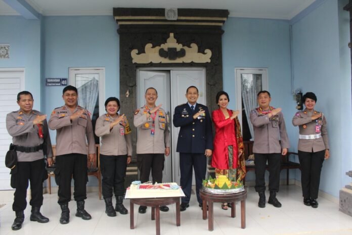 HUT TNI Ke-77, Danlanud Ngurah Rai dapat Suprise dari Kapolres Bandara dan PJU Polda Bali