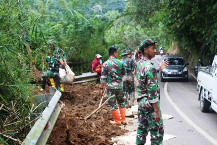 Longsor di Desa Buahan