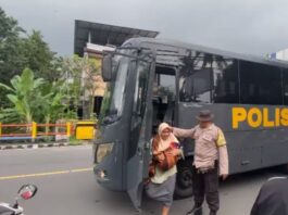 Warga Penerima Manfaat Bansos