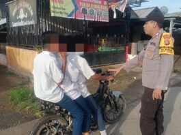 Pelajar Tidak Menggunakan Helm