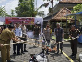 Kejari Badung Musnahkan Barang Bukti