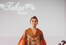 Tampil di Paris, Kain Tenun Endek Bali Go International Kain Tenun Endek Bali