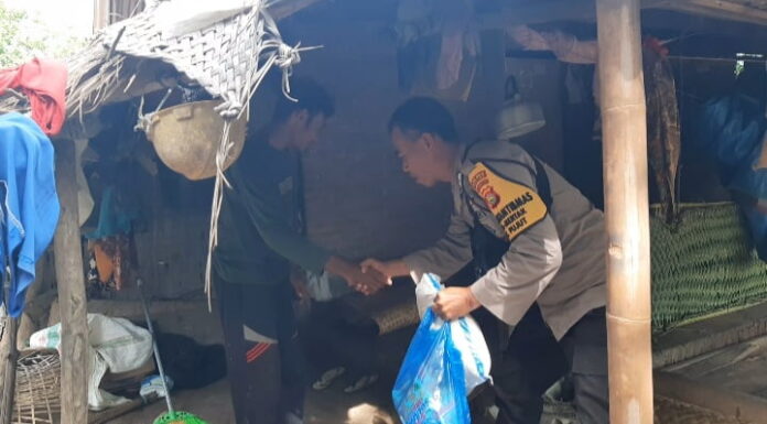 Sembako bagi Warga Kurang Mampu