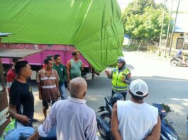 Pengemudi Bus dan Ojek