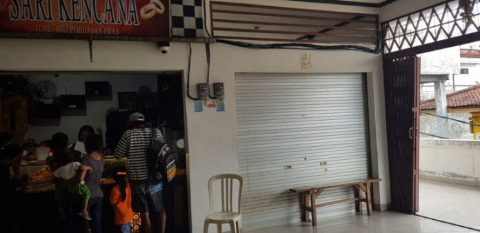 Pedagang Emas Pasar Semarapura