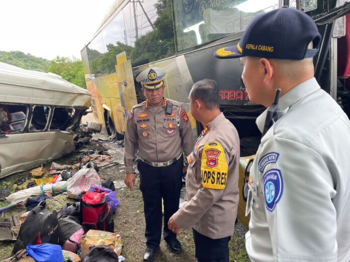 Kecelakaan Bus di Sumbawa Barat