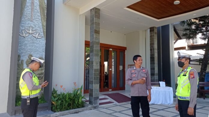 Petugas Operasi Ketupat Rinjani