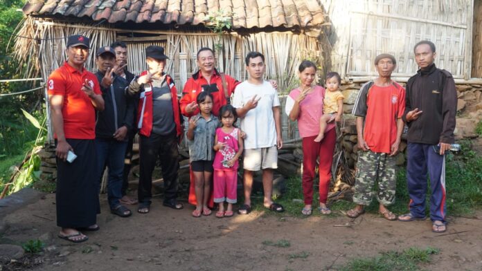 Bupati Menginap di Rumah Warga