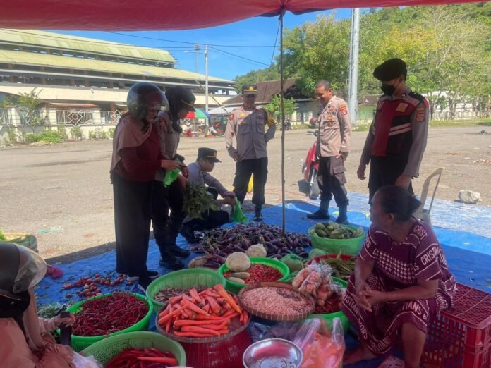 Terminal dan Pasar Tana Mira