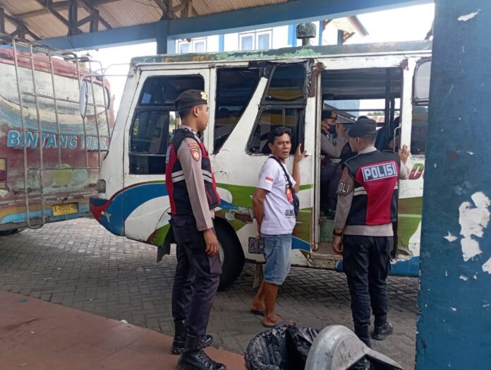 Polres Sumbawa Sambang Terminal