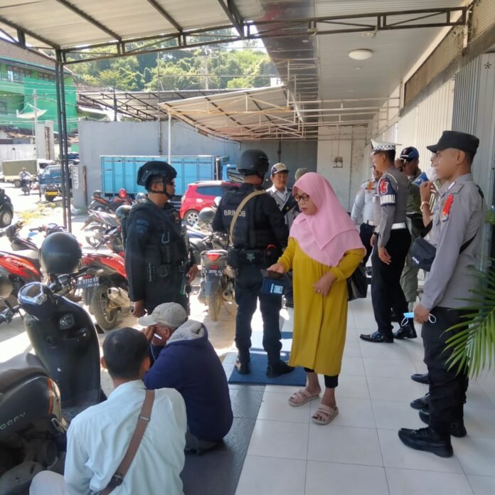 Patroli Rutin ke Tempat Keramaian
