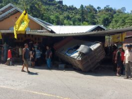Kecelakaan Maut di Bima, Truk Boks Air Tabrak Rumah, Dua Orang Tewas