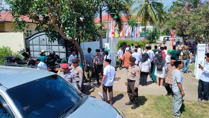 Polri Amankan Pendaftaran Bakal Calon Anggota DPRD di Kantor KPU Lombok Utara