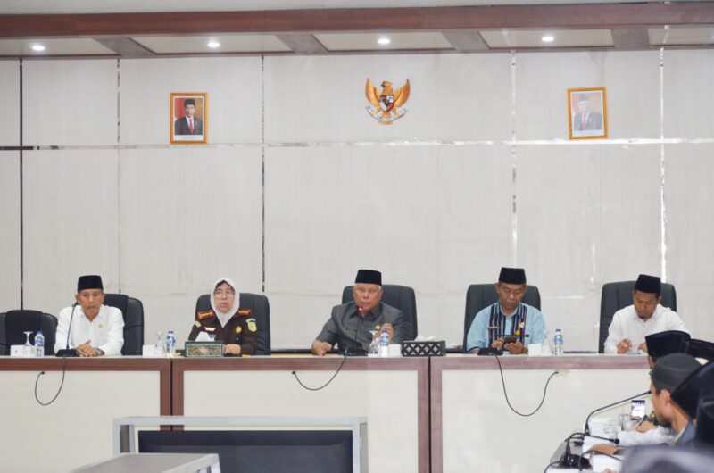 Bupati Lombok Timur, H. M. Sukiman Azmy menerima pimpinan pondok pesantren (Ponpes) lingkup kabupaten Lombok Timur, Selasa (23/5). (Foto: Humas Lotim/Ragil/barbareto)