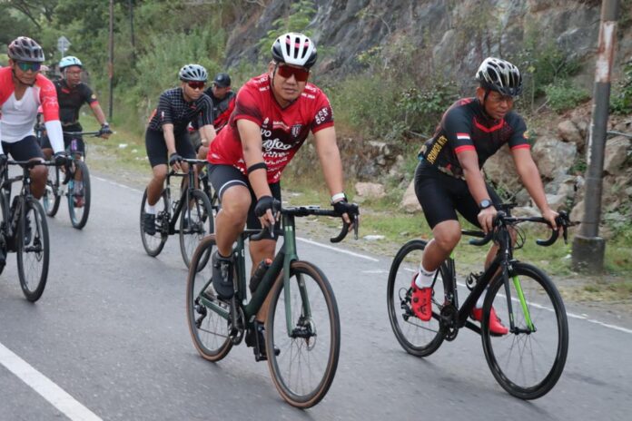 Jaga Kebugaran Tubuh, Kapolda NTB Gowes Bareng di Bima