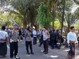 Polres Loteng Lakukan Pengamanan Pendaftaran Bacaleg PDI Perjuangan dan Partai NasDem di KPU