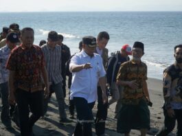 Tambang Pasir Besi di Pantai