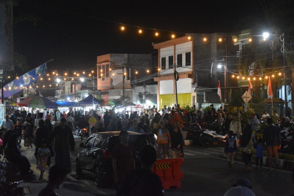 Malam weekend menjadi malam pilihan untuk menikmati street food pancor bersama keluarga maupun pasangan