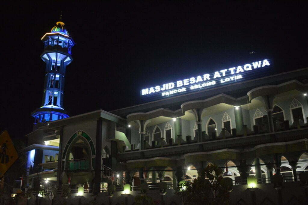 Street Food Pancor berlokasi di depan masjid at-taqwa pancor atau di jalan pejanggik