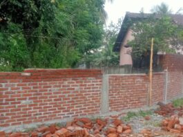 Perusakan Tembok Lapangan SMAN 1 Sikur
