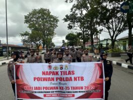 Polwan Napak di Bukittinggi