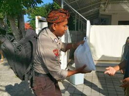 Unit Polsatwa Ditsamapta Polda NTB Gelar Patroli Sambil Berbagi