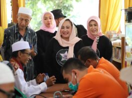 Bakti Sosial di Senggigi