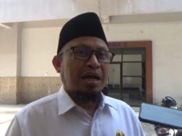 Berhentikan Kepala Sekolah