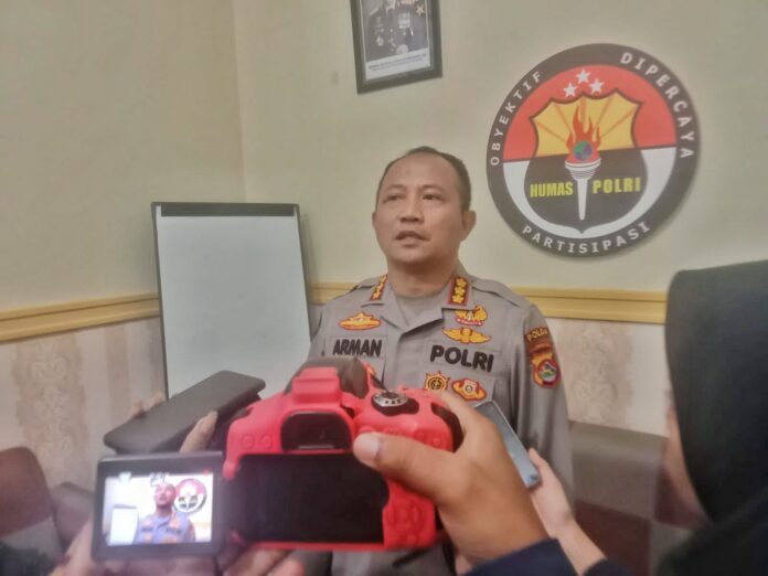 Warga Monjok dan Karang Taliwang