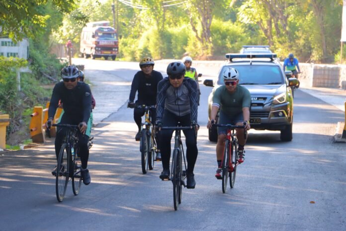 Gowes bersama Kapolres Lombok Utara untuk Jaga Kebugaran