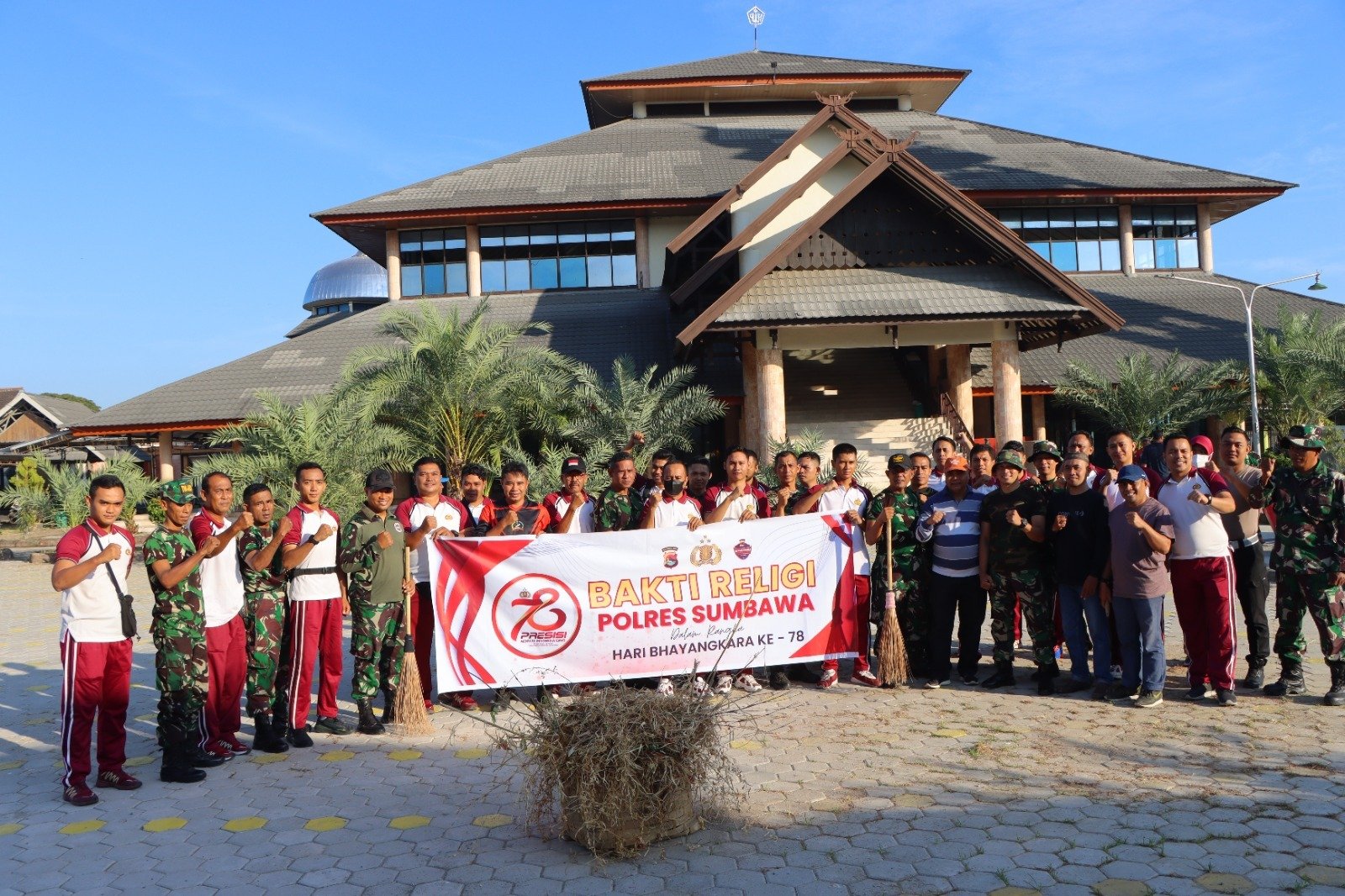 Bakti Religi di Masjid Sumbawa