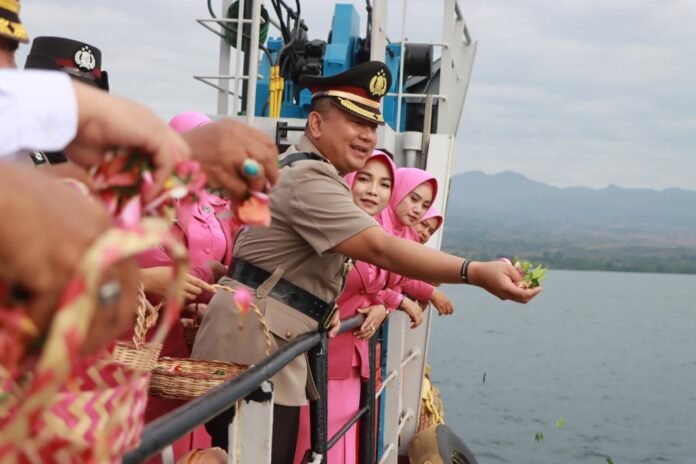 Upacara Tabur Bunga di Bima