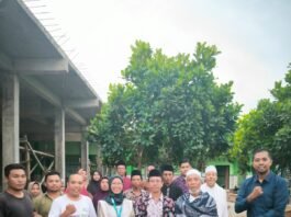 Bina Lingkungan, Pegadaian Keruak Serahkan Bantuan di Yayasan Darul Arqom