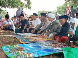 Kapolsek Bayan Hadiri Pemakaman Warga