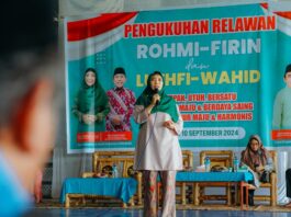 Kukuhkan Relawan ROHMI-FIRIN Kecamatan Terara, Umi Rohmi Ingatkan Kode Jilbab Ijo