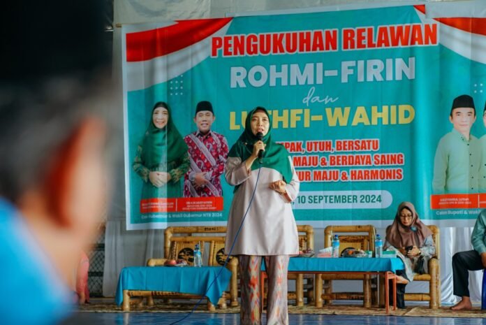 Kukuhkan Relawan ROHMI-FIRIN Kecamatan Terara, Umi Rohmi Ingatkan Kode Jilbab Ijo