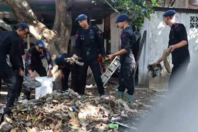 Brimob Polda NTB Gelar Bakti Sosial di Kekalik Jaya