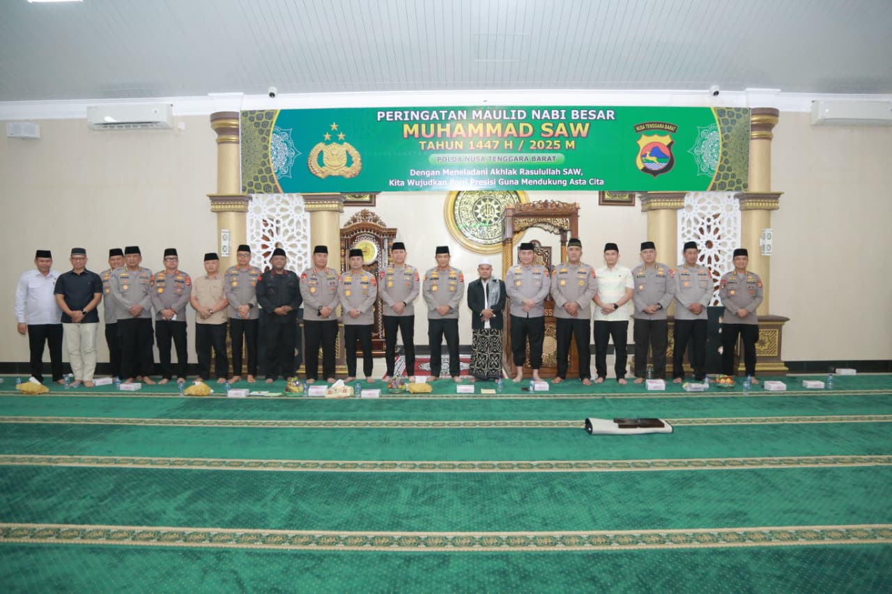 Polda NTB Gelar Maulid Nabi Muhammad SAW di Masjid Baitussalam Polda NTB Gelar Maulid Nabi Muhammad SAW di Masjid Baitussalam