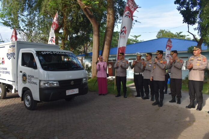 SPPG Brimob Polda NTB Salurkan Program Makan Bergizi Gratis Perdana ke Sekolah di Ampenan