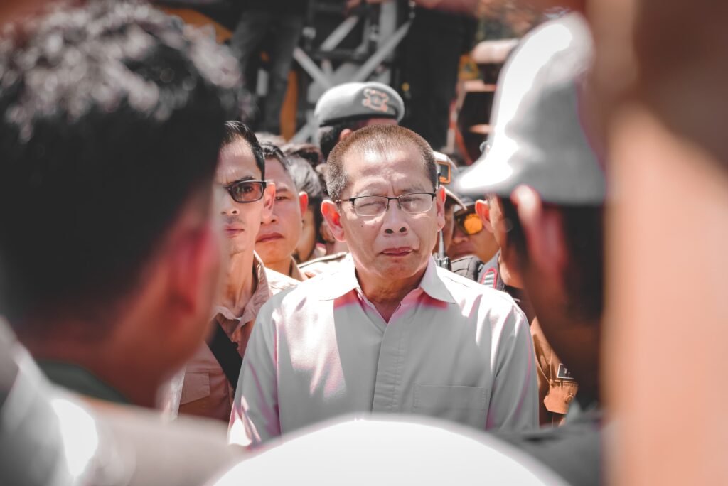 Wakil Bupati Lombok Timur Tanda Tangani Pernyataan Mahasiswa di Tengah Aksi Damai 3 Wakil Bupati Lombok Timur Tanda Tangani Pernyataan Mahasiswa di Tengah Aksi Damai