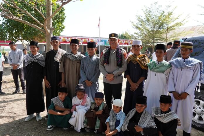 WhatsApp Image 2025-10-22 at 22.07.51 Hari Santri Nasional di Bima, Wakapolda NTB Ajak Santri Jaga NKRI